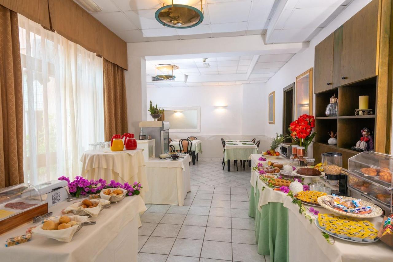 Hotel Sirena Λίντο ντι Καμαϊόρε Εξωτερικό φωτογραφία