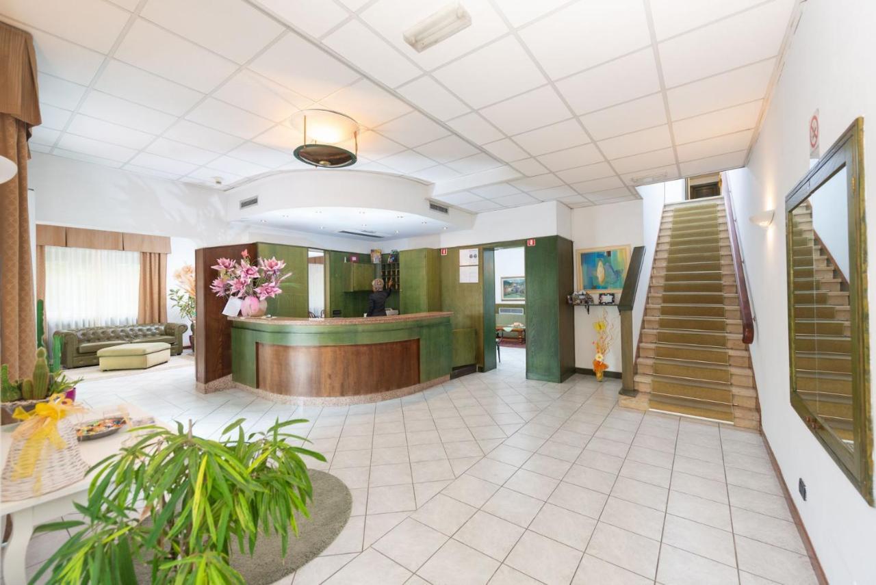 Hotel Sirena Λίντο ντι Καμαϊόρε Εξωτερικό φωτογραφία