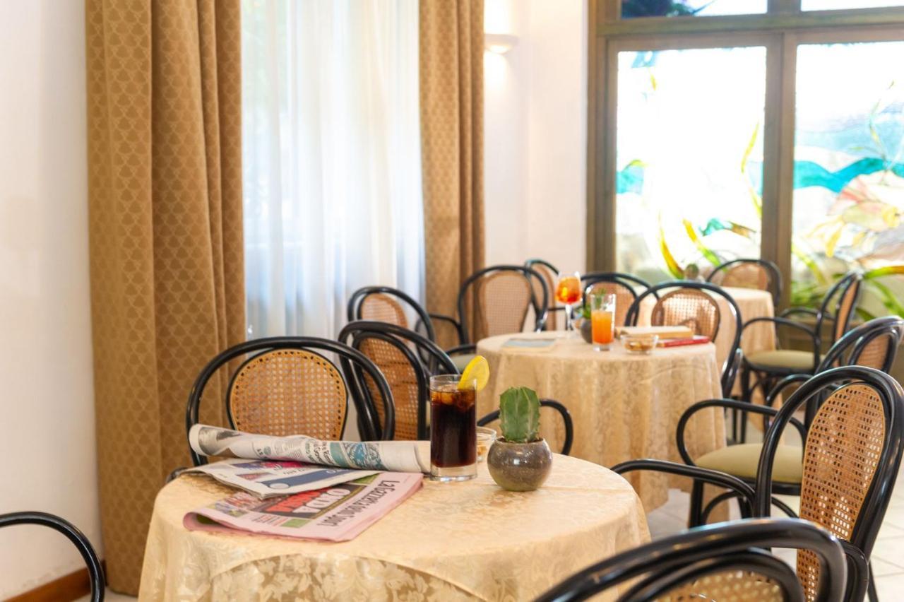 Hotel Sirena Λίντο ντι Καμαϊόρε Εξωτερικό φωτογραφία
